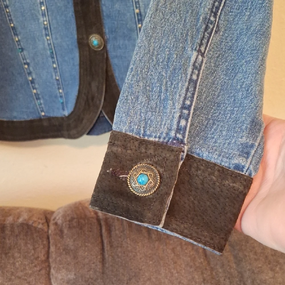 DG2 by Diane Gilman Blue and Brown Denim Jacket. Excellent Condion NWT Size XS - Picture 6 of 12